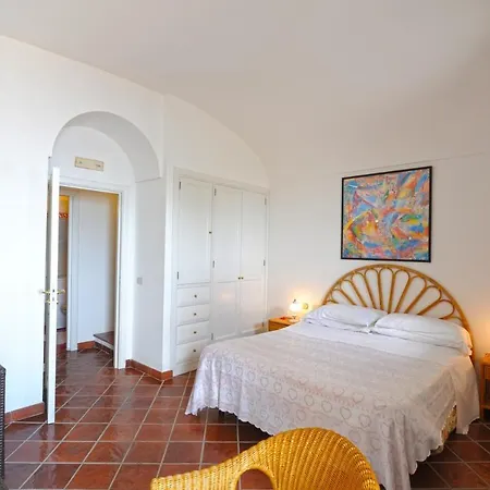 Sleeps 5 Air Con Wifi Holiday home