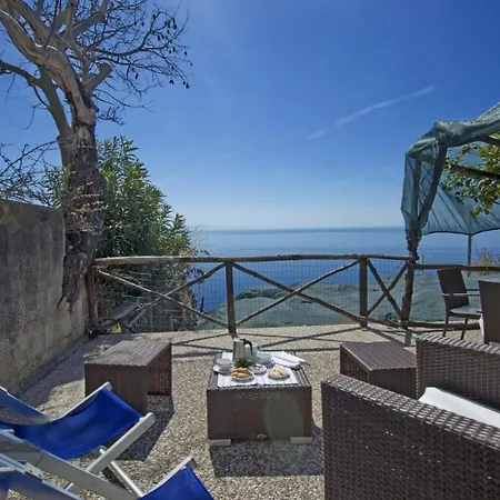 Holiday home Sleeps 5 Air Con Wifi Praiano