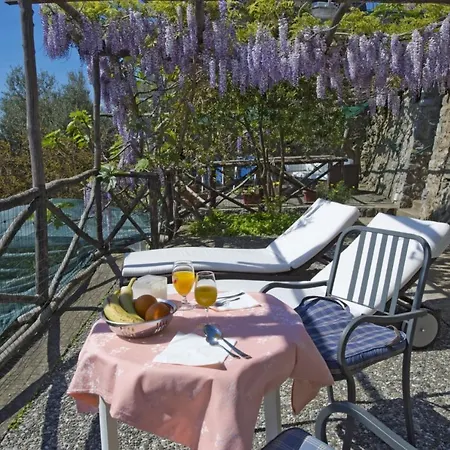 Holiday home Sleeps 5 Air Con Wifi *